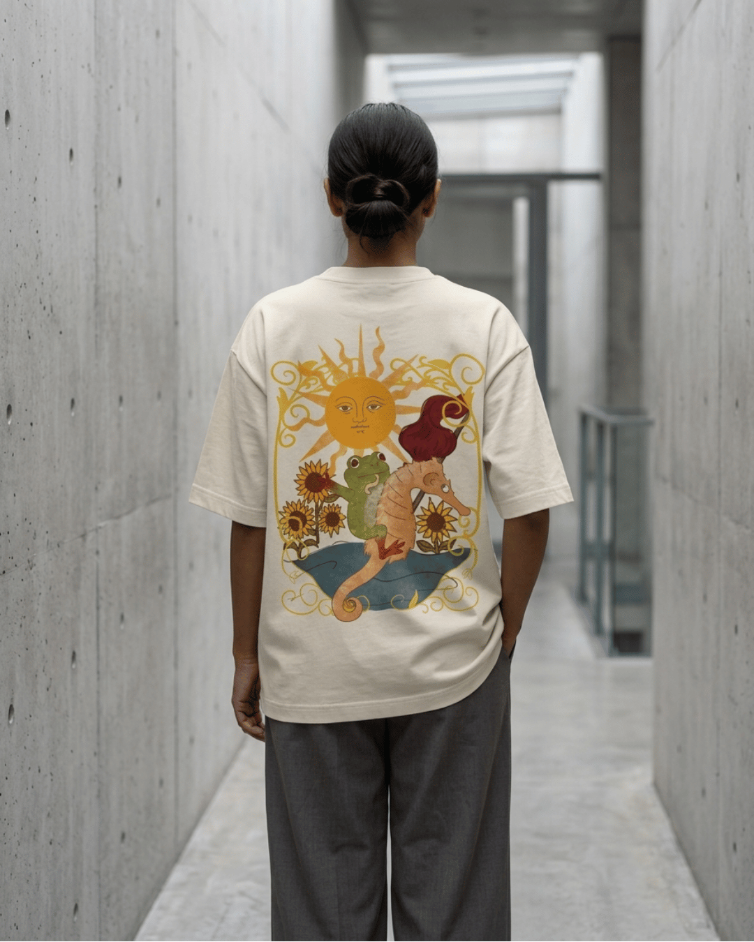 The Sun of Frogs – Tarot Oversized T-Shirt